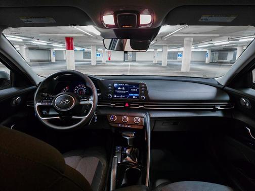 2023 Hyundai ELANTRA SE