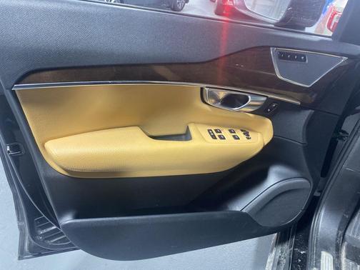 Onyx Black Metallic 2016 Volvo XC90 T6 Momentum