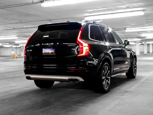 Onyx Black Metallic 2016 Volvo XC90 T6 Momentum
