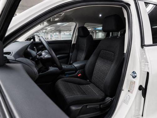 Platinum White Pearl 2027 Honda HR-V LX