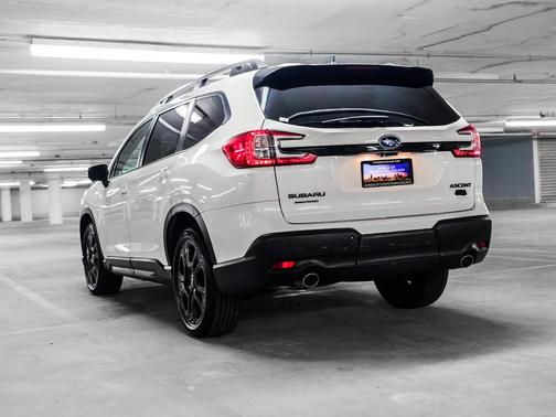 Crystal White Pearl 2023 Subaru Ascent Onyx Edition Limited 7-Passenger