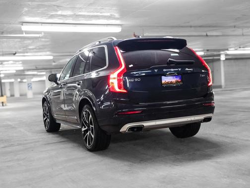 Magic Blue Metallic 2019 Volvo XC90 T6 Momentum