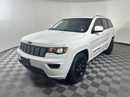 2022 Jeep Grand Cherokee LAREDO