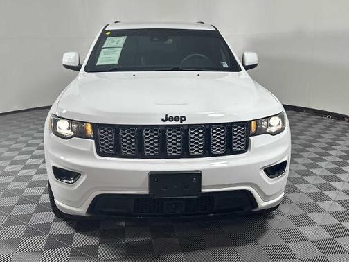 2022 Jeep Grand Cherokee LAREDO