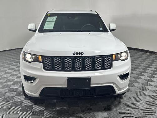 2022 Jeep Grand Cherokee LAREDO