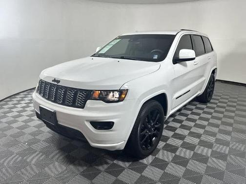 2022 Jeep Grand Cherokee LAREDO
