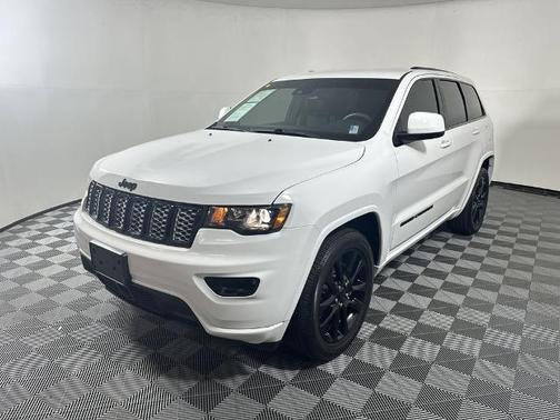 2022 Jeep Grand Cherokee LAREDO
