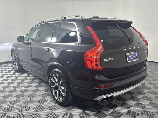 2017 Volvo XC90 T6 MOMENTUM