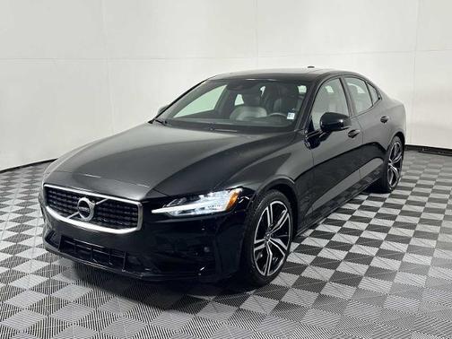 2020 Volvo S60 T5 R-DESIGN
