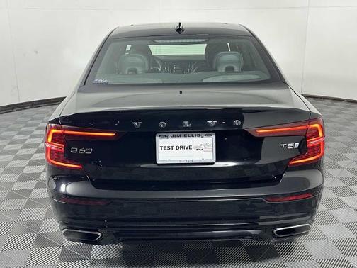 2020 Volvo S60 T5 R-DESIGN