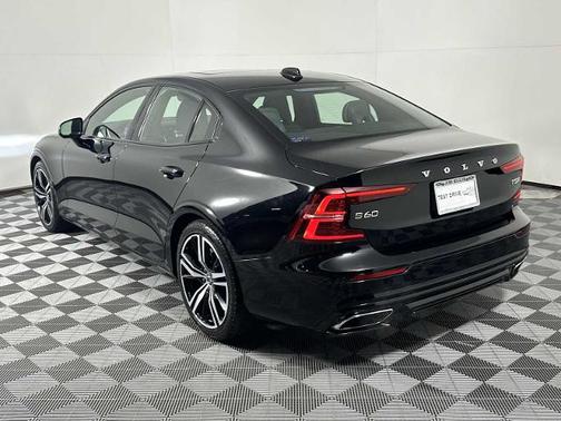 2020 Volvo S60 T5 R-DESIGN