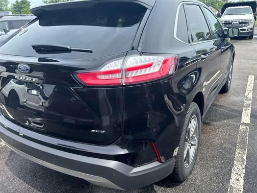 Agate Black Metallic 2024 Ford Edge SEL