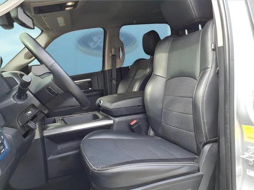 2017 RAM 1500 Night Crew Cab 4x4 5'7' Box