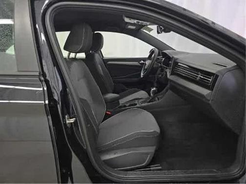 Deep Black Pearl 2025 Volkswagen Jetta 1.5T Sport