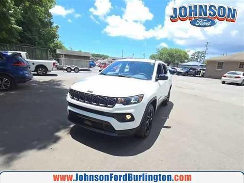 Bright White Clearcoat 2025 Jeep Compass Latitude
