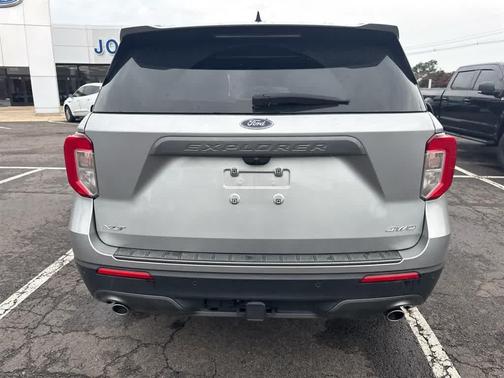 Iconic Silver Metallic 2023 Ford Explorer XLT