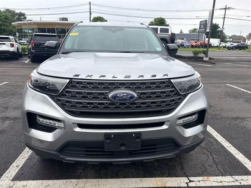 Iconic Silver Metallic 2023 Ford Explorer XLT