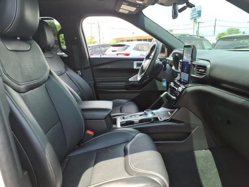 Star White Metallic Tri-Coat 2023 Ford Explorer ST