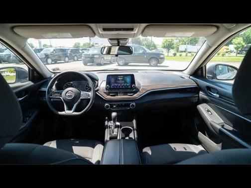 Brilliant Silver Metallic 2024 Nissan Altima 2.5 SV