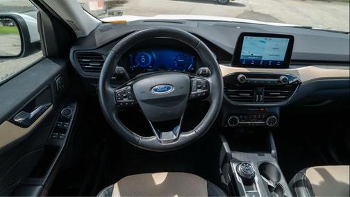 Star White Metallic Tri-Coat 2022 Ford Escape Titanium