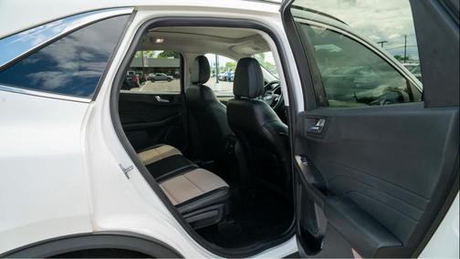 Star White Metallic Tri-Coat 2022 Ford Escape Titanium