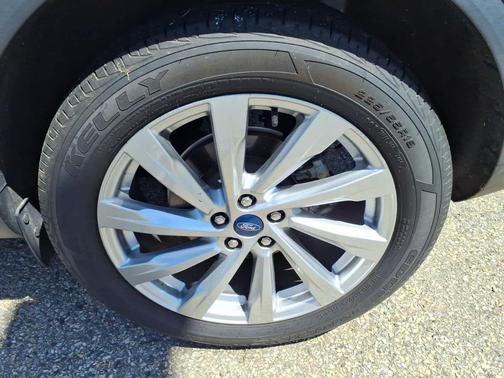 Star White Metallic Tri-Coat 2022 Ford Escape Titanium