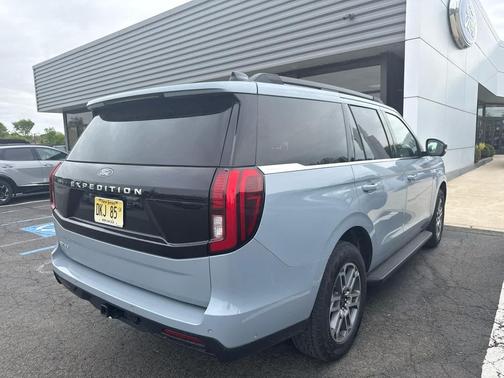 Glacier Gray Metallic TriCoat 2025 Ford Expedition Active
