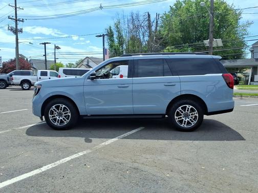 Glacier Gray Metallic TriCoat 2025 Ford Expedition Active
