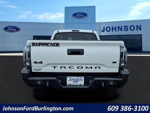 White 2022 Toyota Tacoma SR