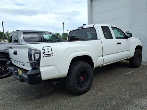 White 2022 Toyota Tacoma SR