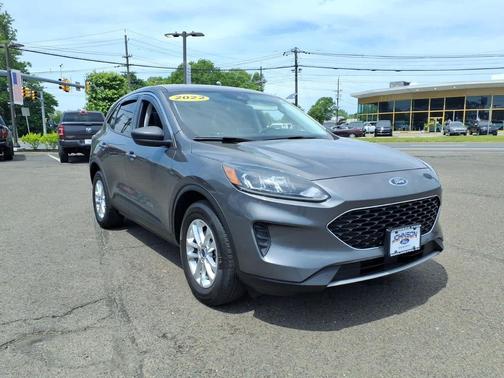 Carbonized Gray Metallic 2022 Ford Escape SE