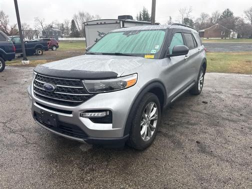 Iconic Silver Metallic 2023 Ford Explorer XLT