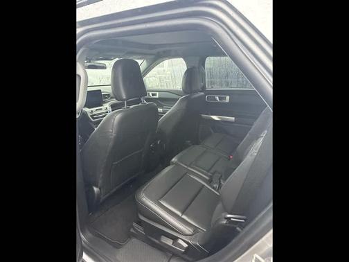 Iconic Silver Metallic 2023 Ford Explorer XLT