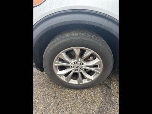 Iconic Silver Metallic 2023 Ford Explorer XLT