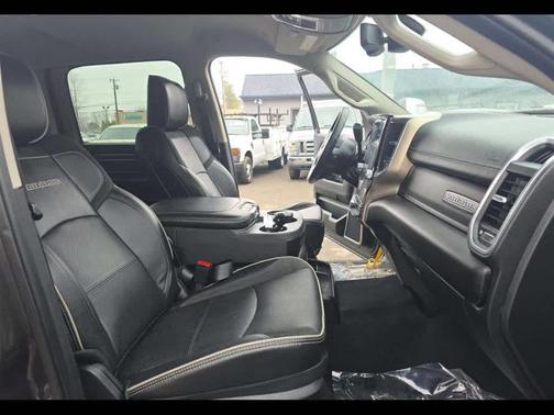 Granite Crystal Metallic Clearcoat 2024 RAM 2500 Laramie Crew Cab 4x4 6'4' Box