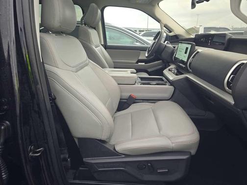 2025 Ford Expedition Max Active 4x4