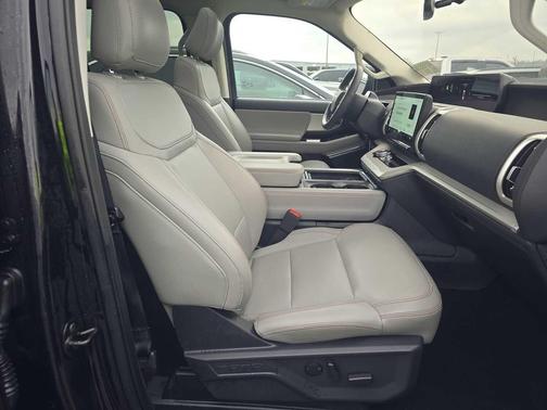 2025 Ford Expedition Max Active 4x4