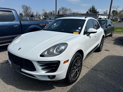 White 2016 Porsche Macan Macan S