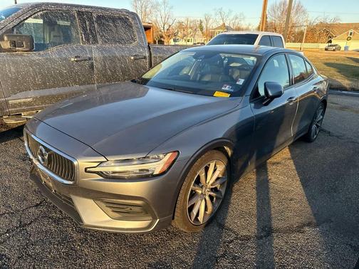 2019 Volvo S60 T6 Momentum