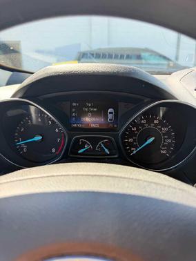 Ingot Silver Metallic 2019 Ford Escape SE