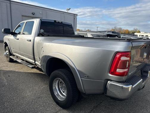 2019 RAM 3500 Laramie Crew Cab 4x4 8' Box