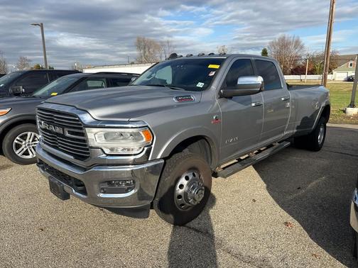 2019 RAM 3500 Laramie Crew Cab 4x4 8' Box