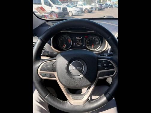 Granite Crystal Metallic Clearcoat 2017 Jeep Cherokee Altitude