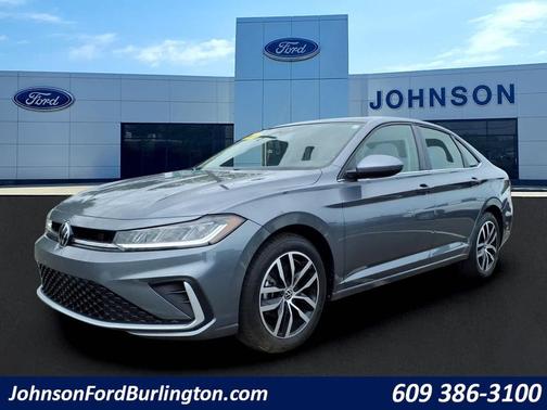 Platinum Gray Metallic 2025 Volkswagen Jetta 1.5T SE
