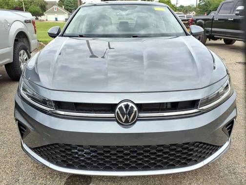 Platinum Gray Metallic 2025 Volkswagen Jetta 1.5T SE