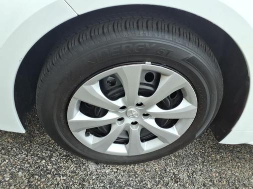 Ice Cap 2025 Toyota Corolla LE