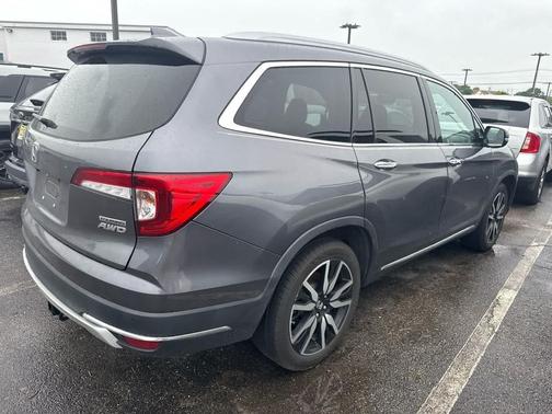 Modern Steel Metallic 2019 Honda Pilot Touring 8-Passenger