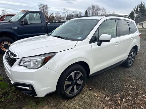 Crystal White Pearl 2017 Subaru Forester 2.5i Premium