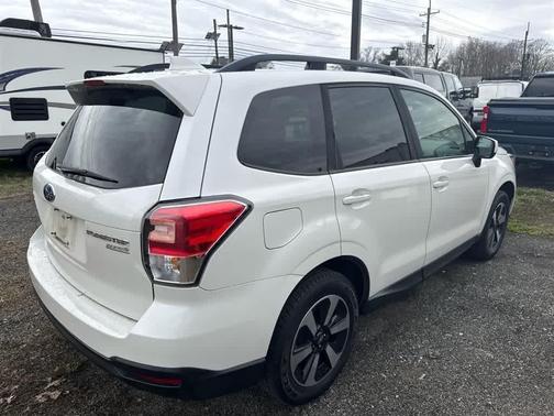 Crystal White Pearl 2017 Subaru Forester 2.5i Premium