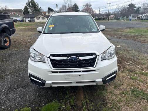 Crystal White Pearl 2017 Subaru Forester 2.5i Premium